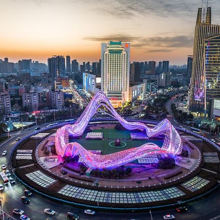 Ramada Plaza Optics Valley Hotel Wuhan Zewnętrze zdjęcie