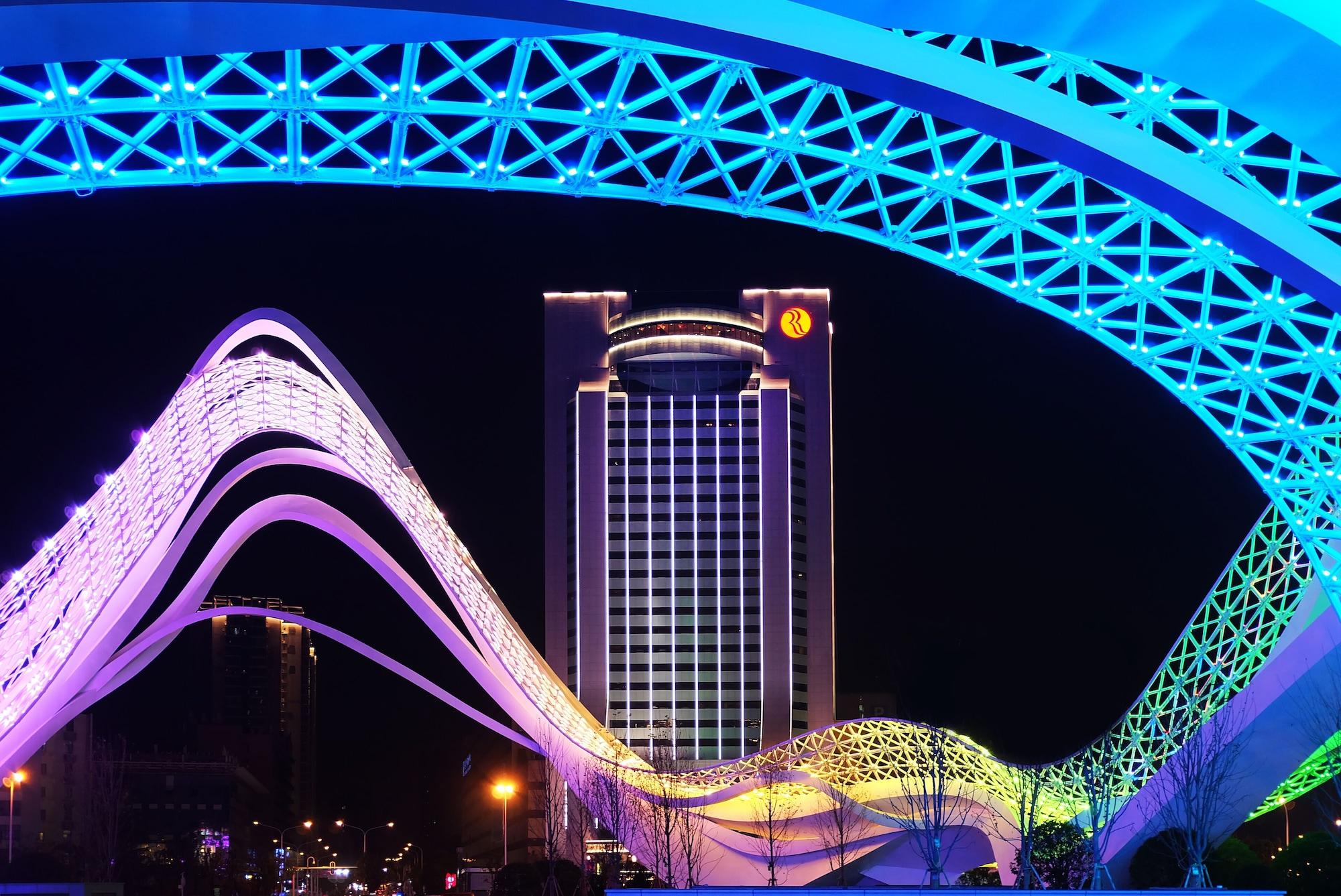 Ramada Plaza Optics Valley Hotel Wuhan Zewnętrze zdjęcie