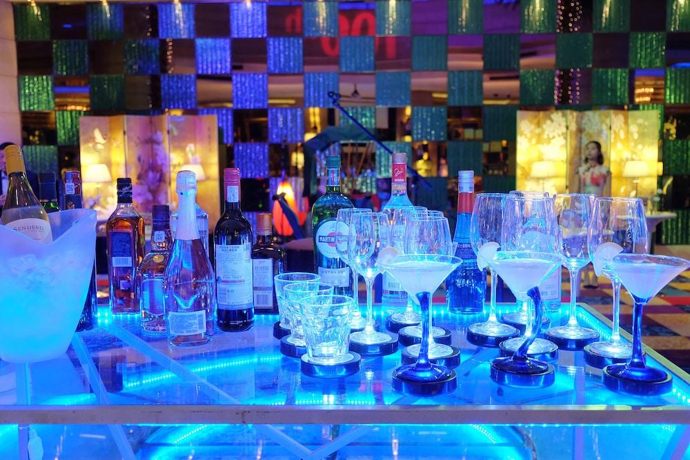 Ramada Plaza Optics Valley Hotel Wuhan Zewnętrze zdjęcie