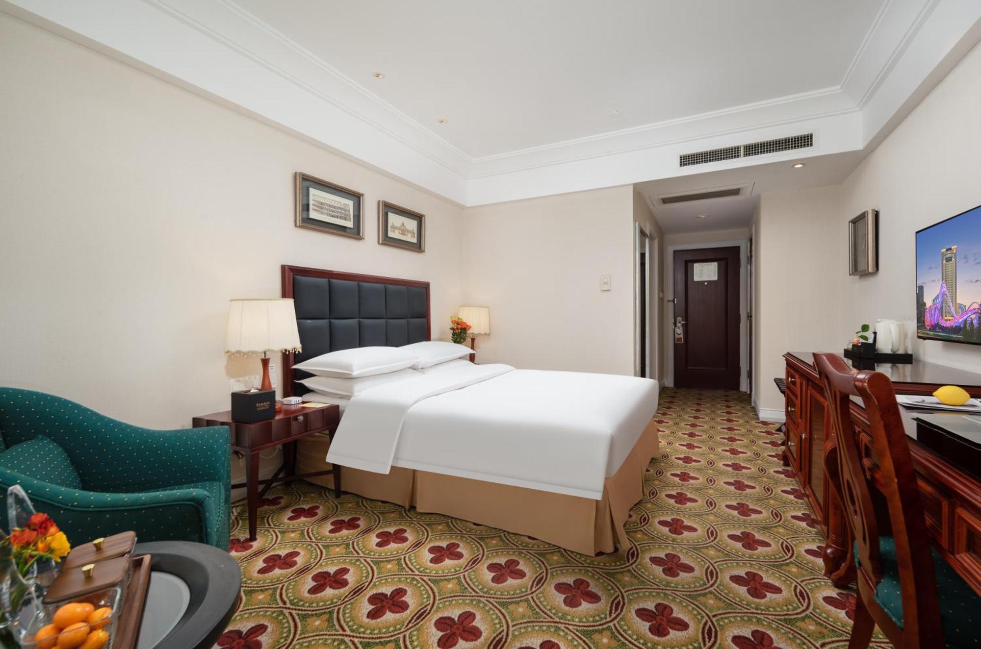 Ramada Plaza Optics Valley Hotel Wuhan Zewnętrze zdjęcie