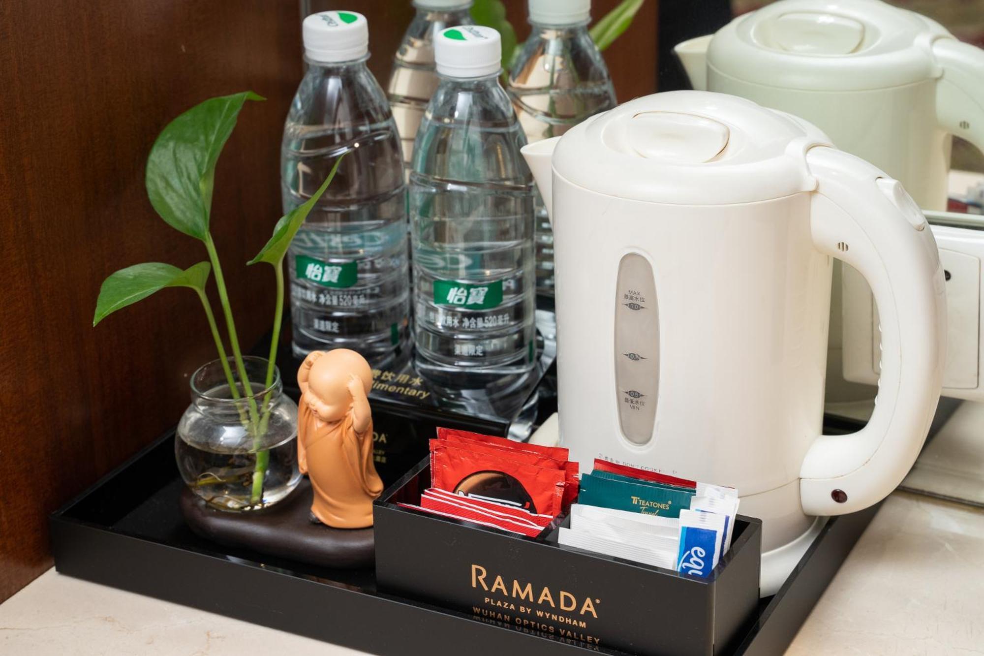 Ramada Plaza Optics Valley Hotel Wuhan Zewnętrze zdjęcie