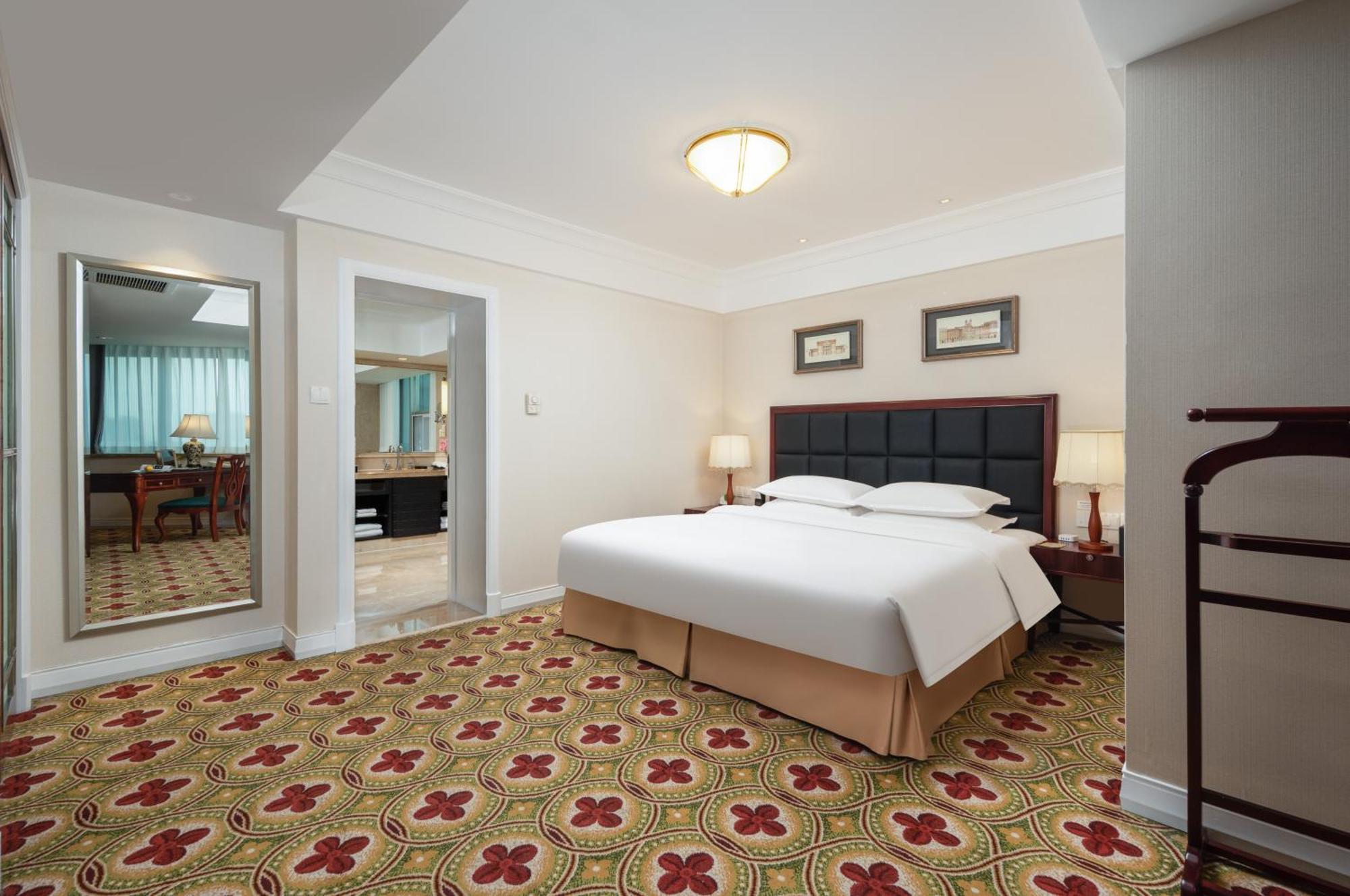 Ramada Plaza Optics Valley Hotel Wuhan Zewnętrze zdjęcie