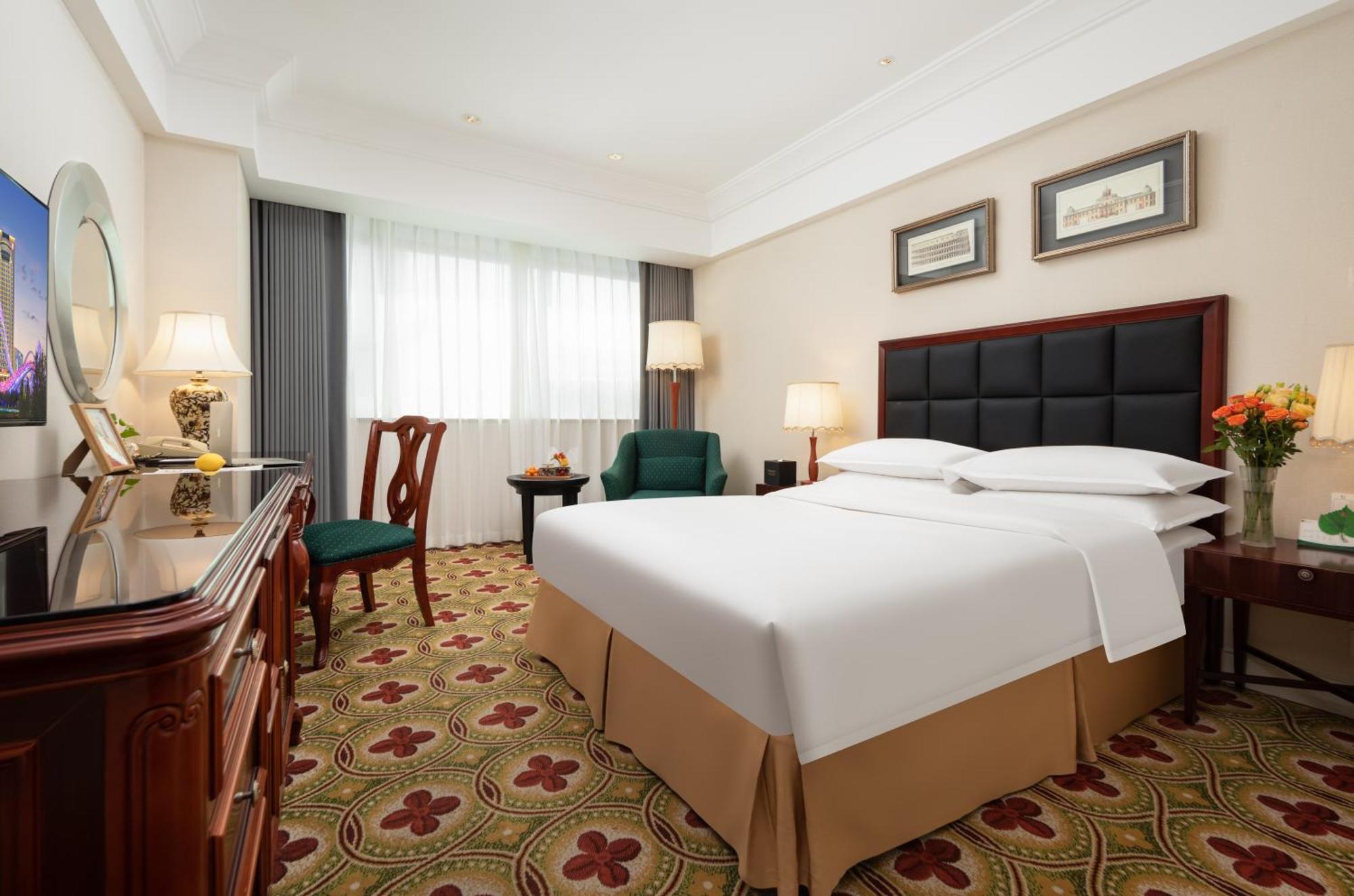 Ramada Plaza Optics Valley Hotel Wuhan Zewnętrze zdjęcie