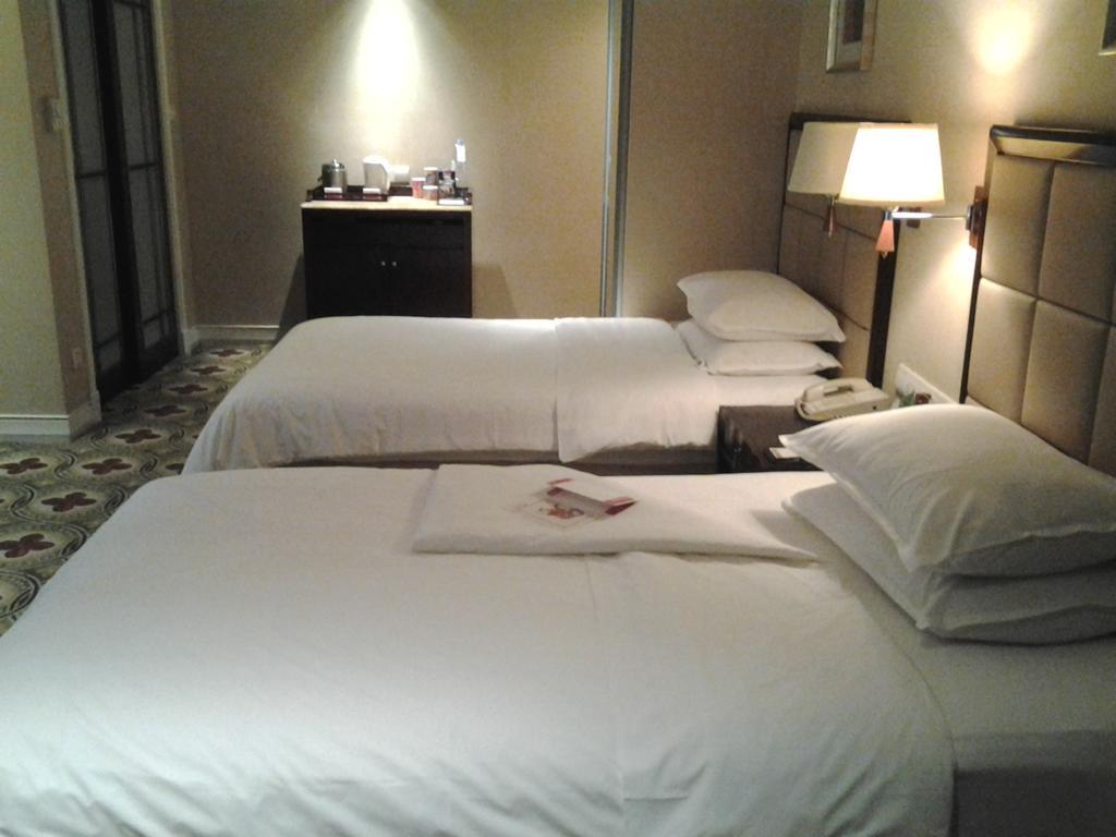 Ramada Plaza Optics Valley Hotel Wuhan Zewnętrze zdjęcie